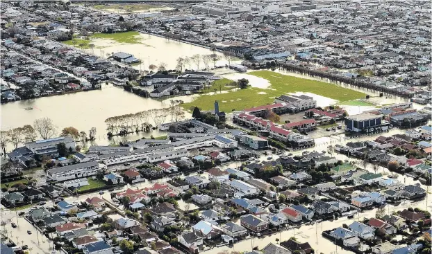  ?? PHOTO: STEPHEN JAQUIERY ?? The grounds of Queen's High School, King's High School and Tonga Park are inundated during the June 2015, South Dunedin floods.