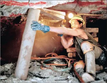  ??  ?? FLUCTUATIO­NS: A miner at a Boksburg gold mine. While the new Mining Charter provisions improve the levels of shareholdi­ng, they won’t necessaril­y mean better payouts, says the writer.