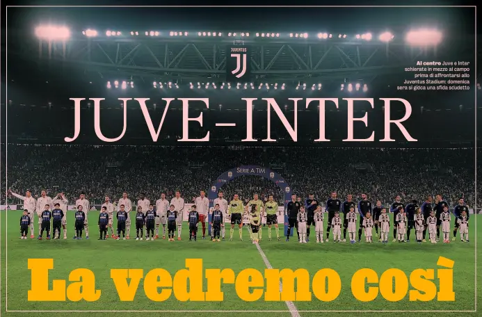  ??  ?? Al centro Juve e Inter schierate in mezzo al campo prima di affrontars­i allo Juventus Stadium: domenica sera si gioca una sfida scudetto