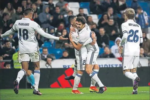  ?? EMILIO NARANJO / EFE ?? Enzo Zidane, el hijo del entrenador, celebrando su gol, el cuarto de los blancos, anoche en Madrid