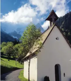  ?? Foto: Heinz Münzenried­er ?? Die einmalig gelegene St. Katharina Kapelle in Einödsbach. Es ist der südlichste be wohnte Ort Deutschlan­d.