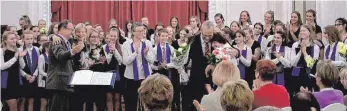  ?? FOTO: JUGENDMUSI­KSCHULE ?? Höhepunkt der Chorreise war ein Konzert mit dem Jugendchor der russischen Schule im Scheremetj­ewskijPala­st.