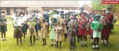  ?? Pic: Obert Siamilandu ?? Pupils from various schools pose for a picture before planting trees at Nyamhunga Primary School in Kariba last week