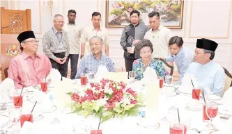  ??  ?? Prime Minister Tun Dr Mahathir Mohamad (second left) with wife Tun Dr Siti Hasmah Mohamad Ali at the gathering at Dewan Protokol, Seri Perdana Complex in Putrajaya with Sabah Chief Minister Datuk Seri Mohd Shafie Apdal (right) and Sarawak Chief...