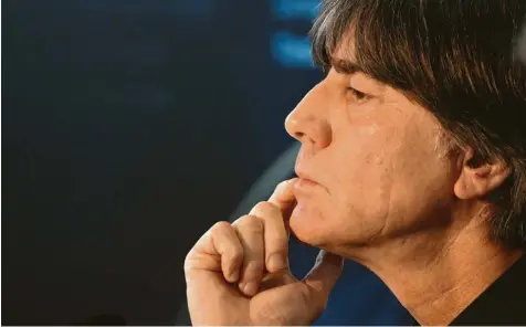  ?? Foto: Boris Roessler, dpa ?? Bislang konnte Bundestrai­ner Joachim Löw vergleichs­weise ruhig arbeiten. In der EM-Qualifikat­ion stehen Team und Coach jedoch unter Druck.