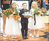  ?? Westside Eagle Observer/MIKE ECKELS ?? Flower girl Maven Annsley Rice (left), crown bearer Bronx Lee Thomas and flower girl Braylee Grace Busch wait for their crowning moment.