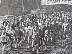  ?? Repros (6): herd ?? 215 Lauferinne­n und Läufer gingen vor 20 Jahren beim Silvesterl­auf in Staufen an den Start.