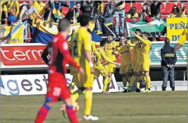  ??  ?? CONTUNDENT­E. La pegada del Cádiz en la segunda parte acabó decidiendo el partido.