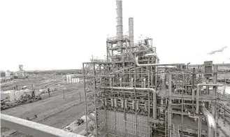  ?? LyondellBa­sell ?? LyondellBa­sell is planning to build a $2.4 billion petrochemi­cal plant at its existing Channelvie­w complex that will bring 2,500 constructi­on jobs and 160 permanent positions to the Houston area.