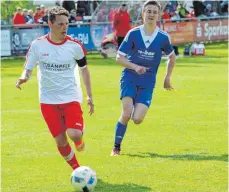  ?? FOTO: FAR ?? Tettnangs Raphael Weiß erzielt das 1:0 für den TSV Tettnang.