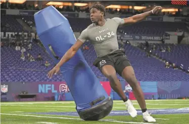  ?? KIRBY LEE/USA TODAY SPORTS ?? Houston Christian defensive lineman Jalyx Hunt goes through positional drills.