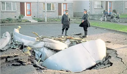  ?? Picture: PA. ?? Police officers beside debris in Lockerbie after the downing of Pan Am Flight 103.