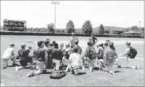  ?? MARK HUMPHREY ENTERPRISE-LEADER ?? Prairie Grove baseball coaches Mitch Cameron and assistant Nic Sugg go over post-practice instructio­ns for the Tiger baseball team. The community has welcomed Cameron back to Prairie Grove after he spent four years coaching at Rogers Heritage.