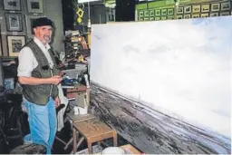  ??  ?? Syd Walker working on one of his panels featuring the distinctiv­e skyline of Montrose.