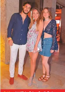  ??  ?? ¡Qué buen trío! Mateo Botero, Camila Pastrana y Camila Preciado, listos para la rumba.