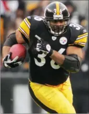  ?? GENE J. PUSKAR — THE ASSOCIATED PRESS ?? In this 2006, file photo, Pittsburgh Steelers running back Jerome Bettis carries the ball against the Detroit Lions. Bettis waited five years to be elected to the Pro Football Hall of Fame. Expect lots of Steelers fans to be on hand for quite a...