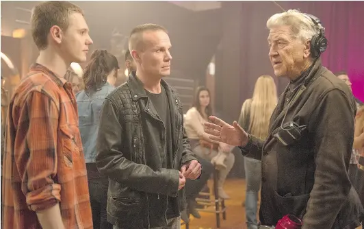  ?? SUZANNE TENNER / SHOWTIME ?? Jake Wardle, James Marshall and David Lynch behind the scenes of Twin Peaks.