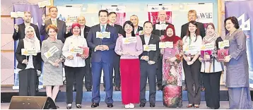  ??  ?? Yeo (front row, fifth left) and Hazli (front row, fifth right) with the MyWiE Advisory Panel and heads of energy companies at FoWiE to promote diversity and inclusion.