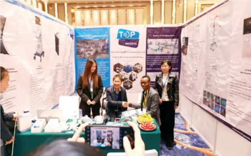  ??  ?? An African student is hired by a Chinese company at a job fair in Guangzhou, Guangdong Province in south China, in December 2019