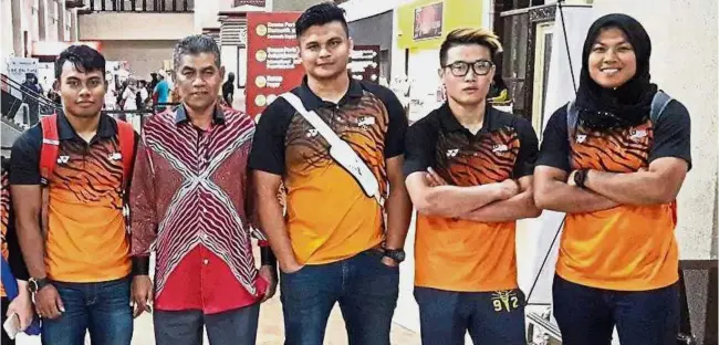  ??  ?? National judo coach Marjan Abdullah (centre) is hoping for a stellar performanc­e from his charges Mohd Farhan Uzair (left) and Nor Izzatul Fazila (right) at the KL SEA Games next month. High expectatio­ns: