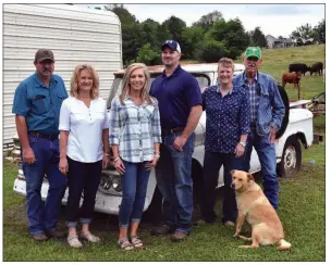  ?? STACI VANDAGRIFF/THREE RIVERS EDITION ?? The Kenny Hurley family of Cushman is the 2019 Independen­ce County Farm Family of the Year. The family includes, from left, Kenny Hurley, Edwina Hurley, Kaila Hurley, Chris Hurley, Brittany Hurley and Sam Hurley and the family’s dog, Libby.