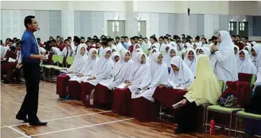  ??  ?? Nik Faiz Iskandar Nik Zahari at a career seminar for Form Five students.