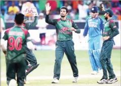  ?? AFP ?? Bangladesh’s Mohammad Mahmudulla­h (centre) celebrates after dismissing India’s Dinesh Karthik in the final Asia Cup on Friday.