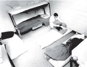  ?? DEAN HANSON/JOURNAL ?? Nine inmates occupied this cell meant for six at the Bernalillo County jail in the 1980s.