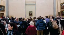  ?? Bild: FREDRIK SANDBERG/TT ?? KONST. Här studeras Leonardo da Vincis Mona Lisa på Louvren i Paris av en mängd besökare, en benämning som ges som exempel i texten.