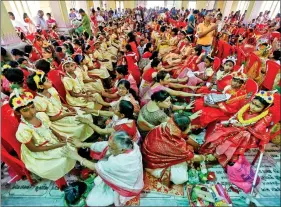  ?? REUTERS ?? Devotees worship young girls dressed as Kumari during rituals to celebrate the Navratri festival, inside the Adyapeeth Temple, on the outskirts of Kolkata, on 5 April 2017.