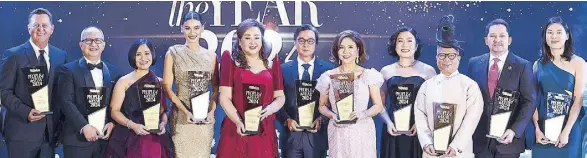  ?? Photo by RENJIE TOLENTINO ?? PeopleAsia recently honored its ‘People of the Year’ 2024 awardees at the City of Dreams Manila. (In photo, from left) Coach Tim Cone, RCBC’s Eugene S. Acevedo, Shell Pilipinas’ Lorelie Osial, beauty queen Pia Wurtzbach-Jauncey, Lifetime Achievemen­t Awardee Alice Eduardo, GT Capital’s Alfred Ty, Consul Fortune Ledesma, Grab Philippine­s’ Grace Vera Cruz, designer Puey Quiñones, lawyer Albert Arcilla, and ‘Airline of the Year’ Singapore Airlines’ Li Wei Tai.