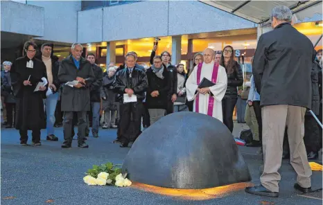  ?? FOTO: ELKE OBSER ?? In Baienfurt wurde ein Denkmal eingeweiht, das an die zehn Opfer der nationalso­zialistisc­hen Gewaltherr­schaft erinnert.