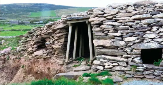  ?? The Associated Press ?? The ancient stone Dunberg Fort sits on a promontory overlookin­g the Dingle Peninsula in Ireland. Excavation­s have dated early activity at the site to 500 B.C.