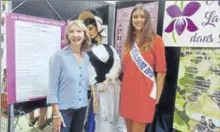  ??  ?? Miss Toulouse 2018 avec la conseillèr­e départemen­tale, Sandrine Floureusse­s.