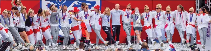  ?? ?? Best foot forward: The England squad break into a dance during the celebratio­n yesterday in front of a crowd of around 7,000 fans in London’s Trafalgar Square