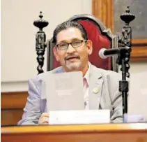  ?? MIGUEL MARTÍNEZ ?? Miguel Guzmán, coordinado­r del archivo de la UG