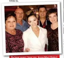  ??  ?? By haar ouers ouers, haar ma ma, Anne- Anne-Mari Mari (links) (links), stiefpa, Johan Steenkamp (naaslinks), haar pa, Bennie, en stiefma, Elzabé Peters. Hulle was al vier in die reusesaal in Las Vegas om Demi-Leigh aan te spoor.