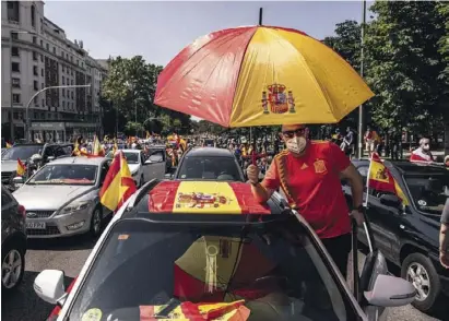  ?? Foto: dpa ?? In Madrid nahmen tausende Autofahrer an der Demo-Karawane teil.