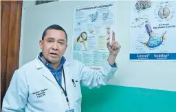  ?? FOTO: JOSÉ CANTARERO ?? CARRERA. Bismark Espinoza se desempeñó durante varios años en el área de psiquiatrí­a del Catarino y Medicina Forense.