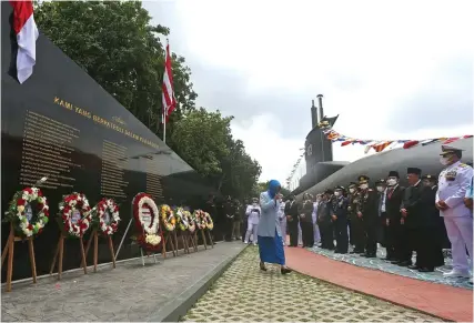  ?? AHMAD KHUSAINI/JAWA POS ?? PENGHORMAT­AN: TNI-AL membangun monumen bagi awak kapal KRI Nanggala-402. Ke depan, tugu itu dibuka untuk umum.