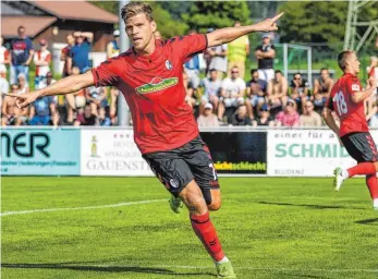  ?? FOTO: IMAGO ?? Weiter in Galaform – Beim Testkick gegen Feyenoord Rotterdam erzielte Florian Niederlech­ner das Siegtor.