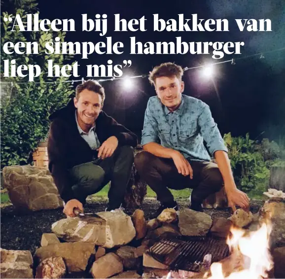  ??  ?? Kevin en Nick winnen de eerste editie van de barbecuesh­ow, onder applaus van juryleden Seppe Nobels en Peter De Clercq.