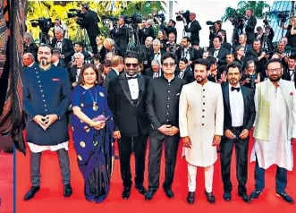  ?? PHOTO: REVANTH REDDY PHOTOS: TWITTER ?? (L-R) Ricky Kej, Vani Tripathi Tikoo, R Madhavan, Prasoon Joshi, Anurag Thakur, Nawazuddin Siddiqui and Shekhar Kapur at the Cannes red carpet