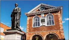  ??  ?? PEEL IN PERIL: There have been threats to remove the statue of police force founder Sir Robert Peel from outside Tamworth town hall