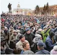  ?? Foto: S. Gavrilenko, dpa ?? Hunderte fordern in Sibirien Aufklärung über den Brand.