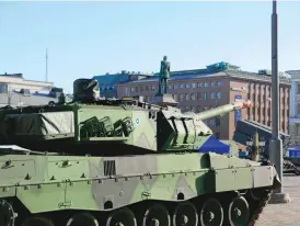  ?? FOTO: SPT/ARI SUNDBERG ?? Finska pansarvagn­ar och trupptrans­portfordon är eftertrakt­ade dyrgripar i många krigförand­e länder i Mellanöste­rn.
