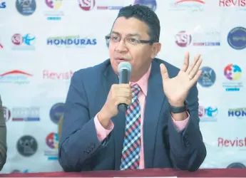  ??  ?? LEY. El representa­nte de ASJ, Carlos Hernández, lamenta escalada en contra de lucha anticorrup­ción.