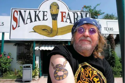  ?? Tom Reel, San Antonio Express-News ?? From 2006: Ray Wylie Hubbard displayed his new snake tattoo in front of the Snake Farm near New Braunfels.