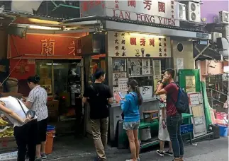  ?? PHOTO: SIOBHAN DOWNES/FAIRFAX NZ ?? Lan Fong Yuen is a hole-in-the-wall cafe with the best milk tea in town.