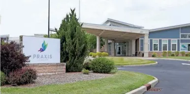  ?? GREG SWIERCZ/SOUTH BEND TRIBUNE ?? The exterior of Praxis Landmark Recovery facility on Bodnar Drive southeast of Mishawaka on July 11.